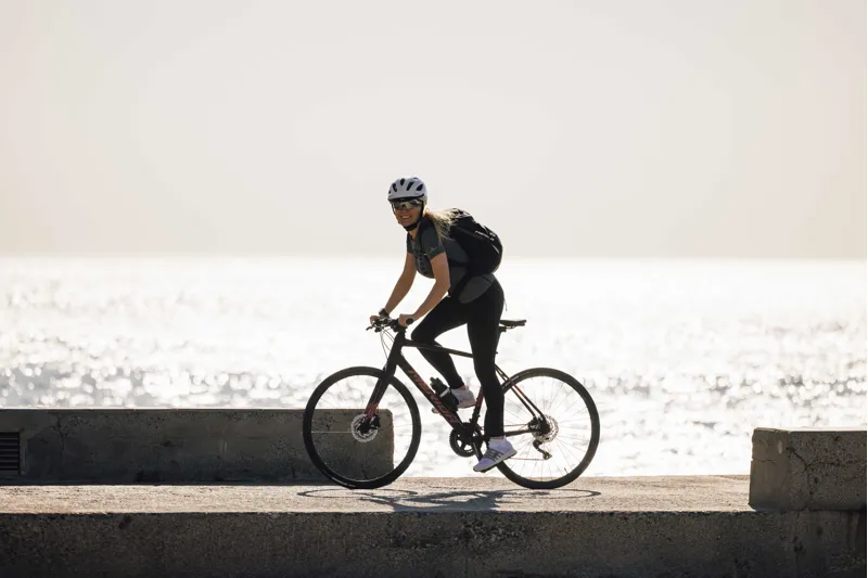 Merida - Speeder 900 Sports Hybrid Bike in Black Gold-5