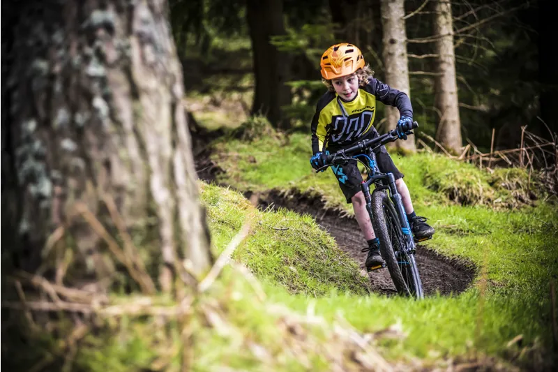 Frog MTB 62 - Metallic Grey Neon Blue-3