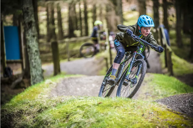 Frog MTB 72 - Metallic Grey Neon Red-5