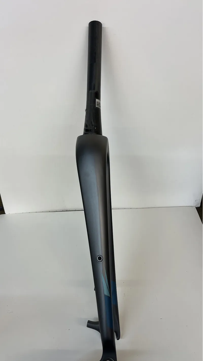 Used - Merida 700c Road Disc Threadless 235mm inch 1/8 to inch 1/2 Tapered Carbon Rigid  Grey/Blue-3