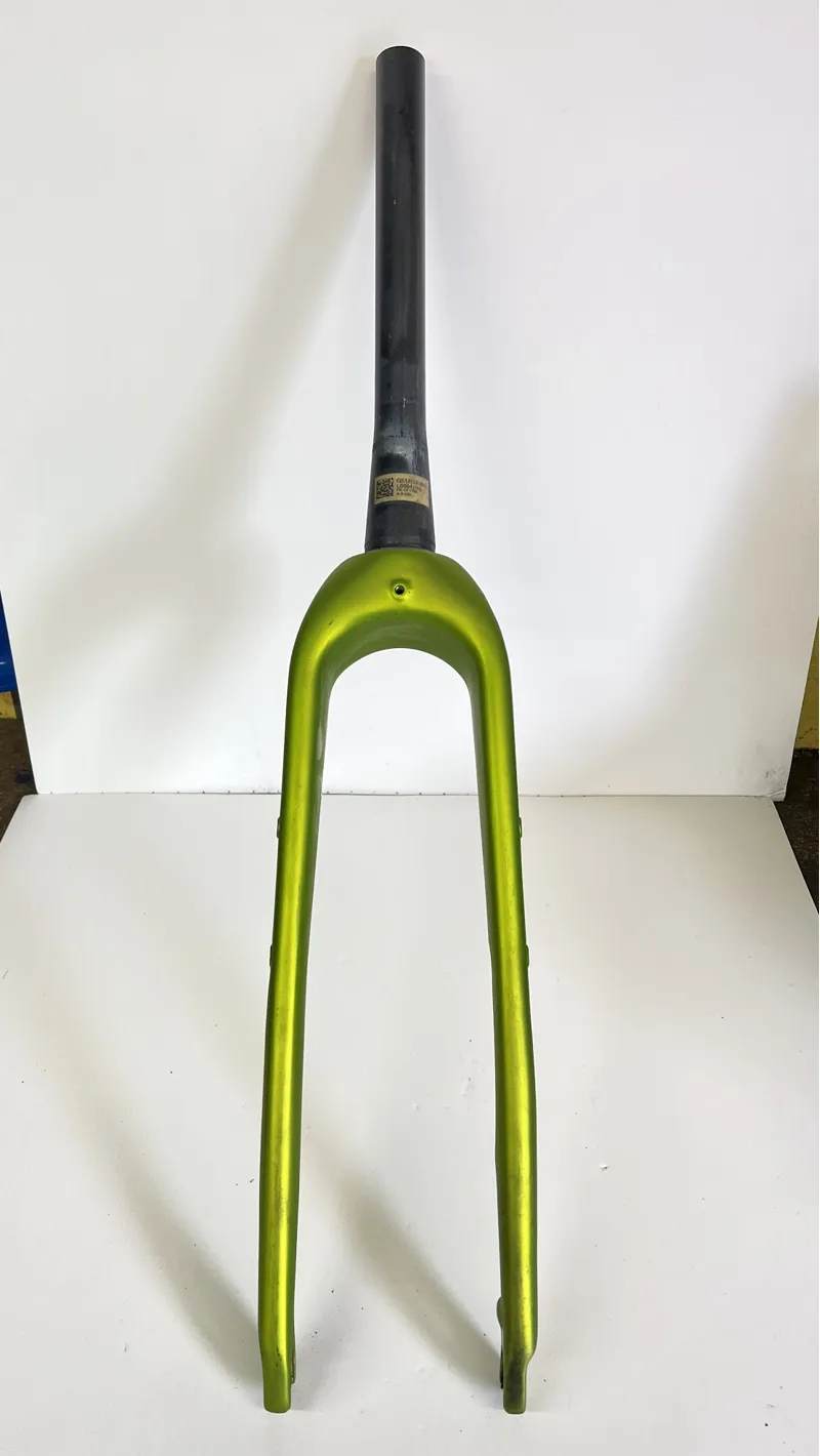 Used - Merida 700c Gravel Disc Thru Axle Threadless 295mm inch 1/8 to inch 1/2 Tapered Carbon Rigid  Green/Red