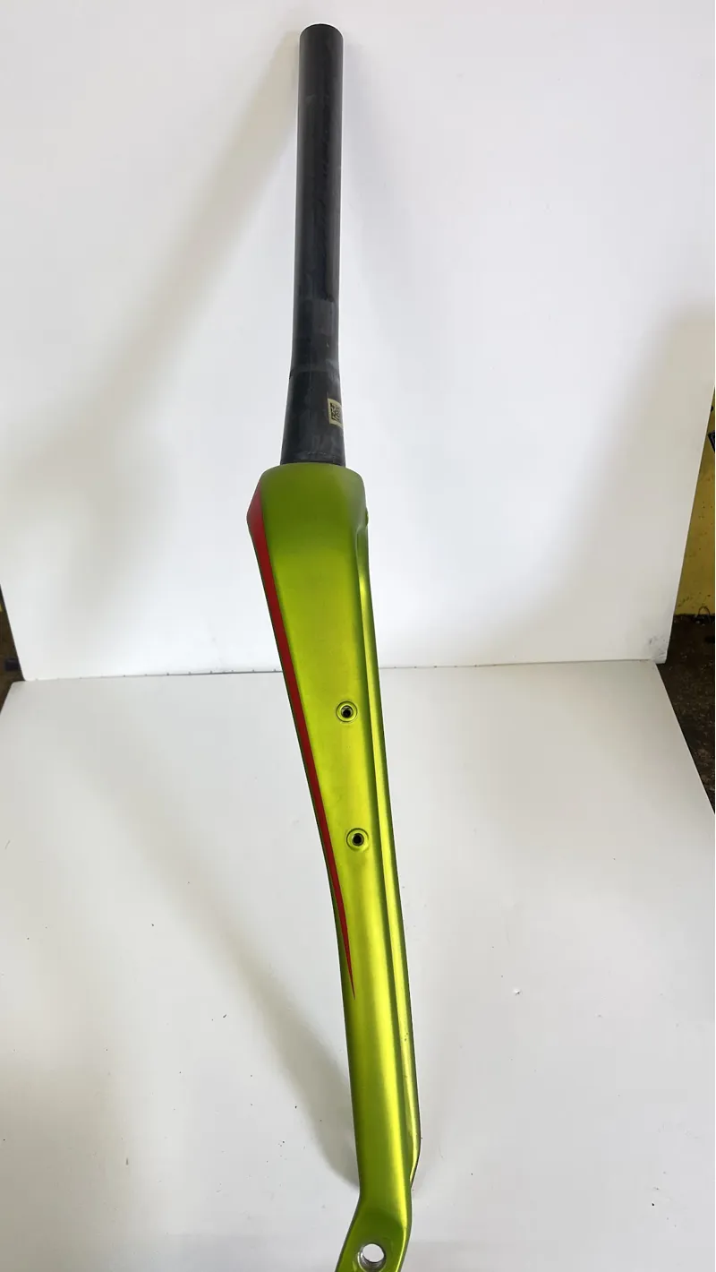 Used - Merida 700c Gravel Disc Thru Axle Threadless 295mm inch 1/8 to inch 1/2 Tapered Carbon Rigid  Green/Red-2