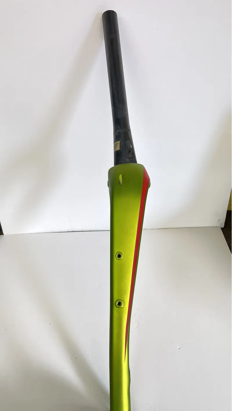 Used - Merida 700c Gravel Disc Thru Axle Threadless 295mm inch 1/8 to inch 1/2 Tapered Carbon Rigid  Green/Red-3