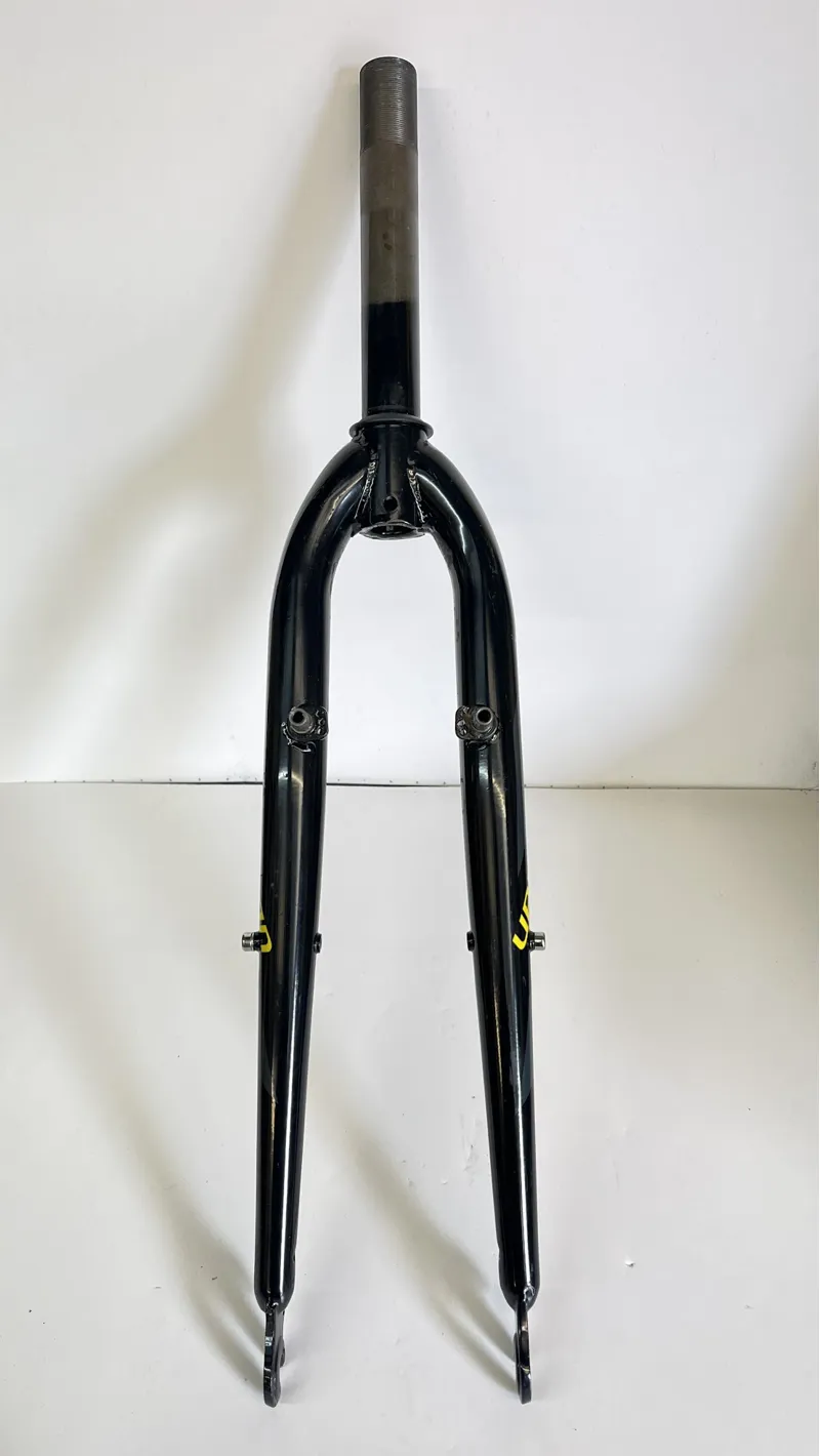 Used -   700c Pivot Threaded 41mm 176mm inch 1/8 Steel Rigid  Black