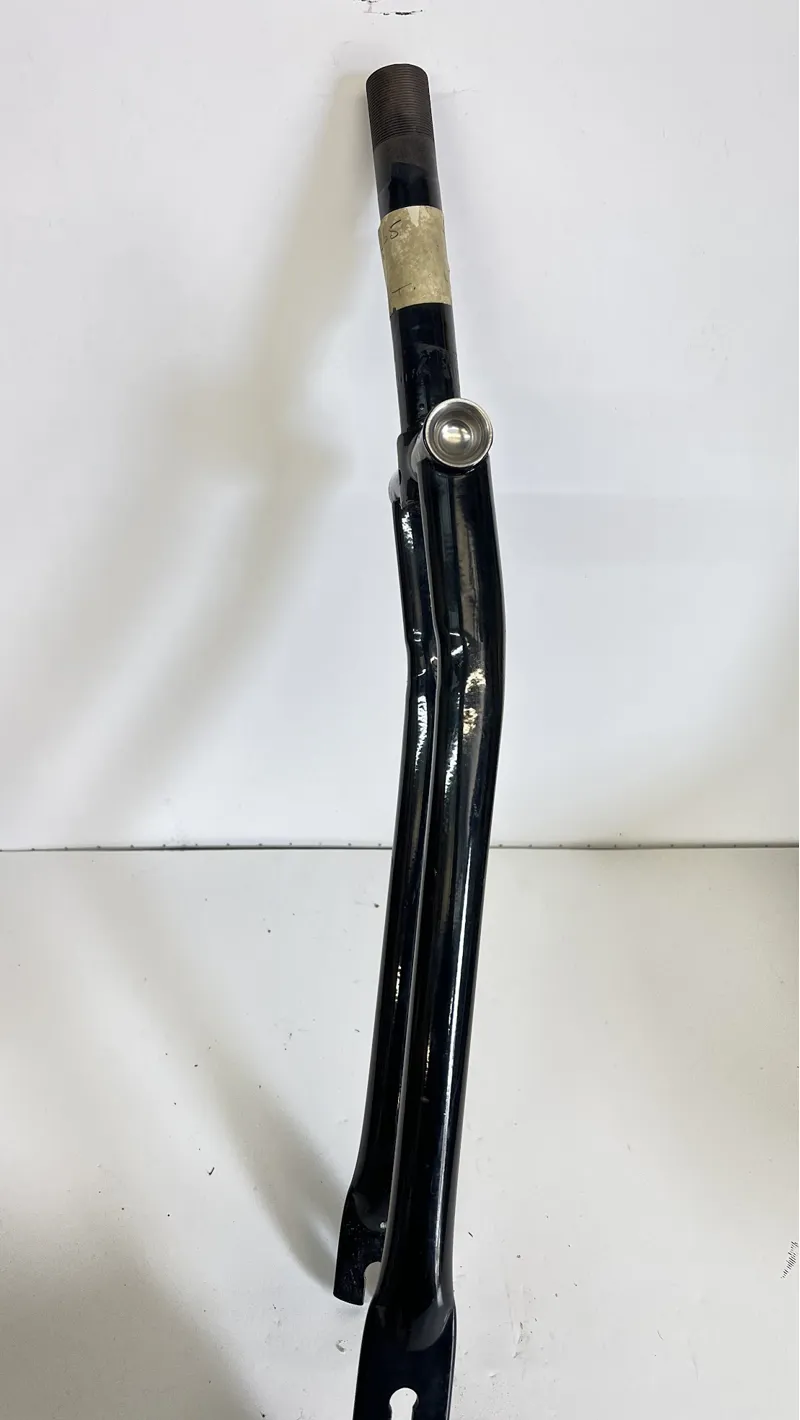 New Old Stock - Raliegh Bomber RAB465 Complete with Thimbles 24 Caliper Threaded 27mm 141mm inch Steel Rigid  CF1 Gloss Black-3